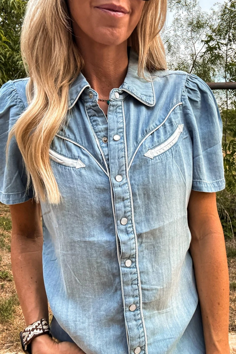 Summery airy women's blouse with short sleeves