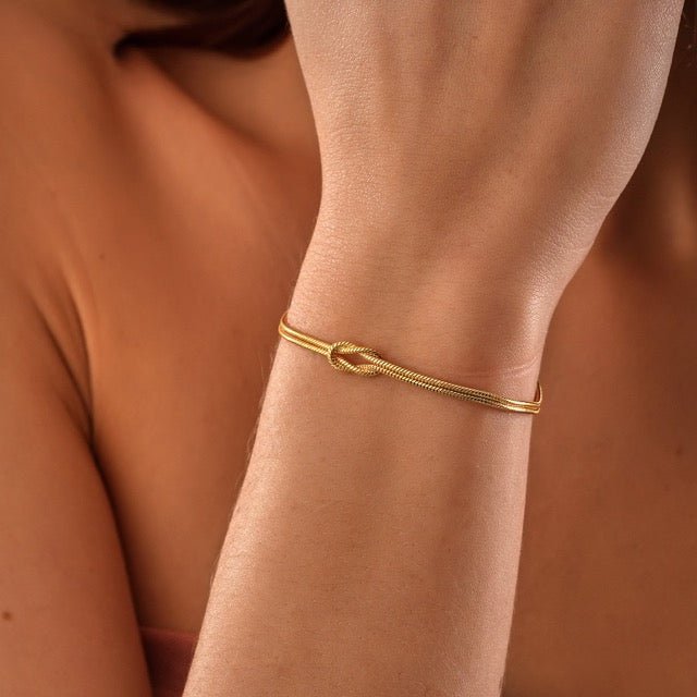 Lydia | Love Knot Bracelet