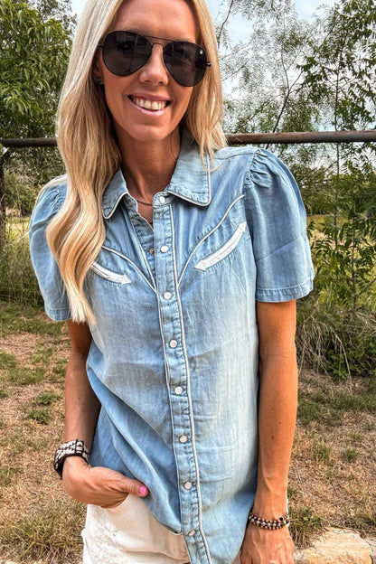 Summery airy women's blouse with short sleeves
