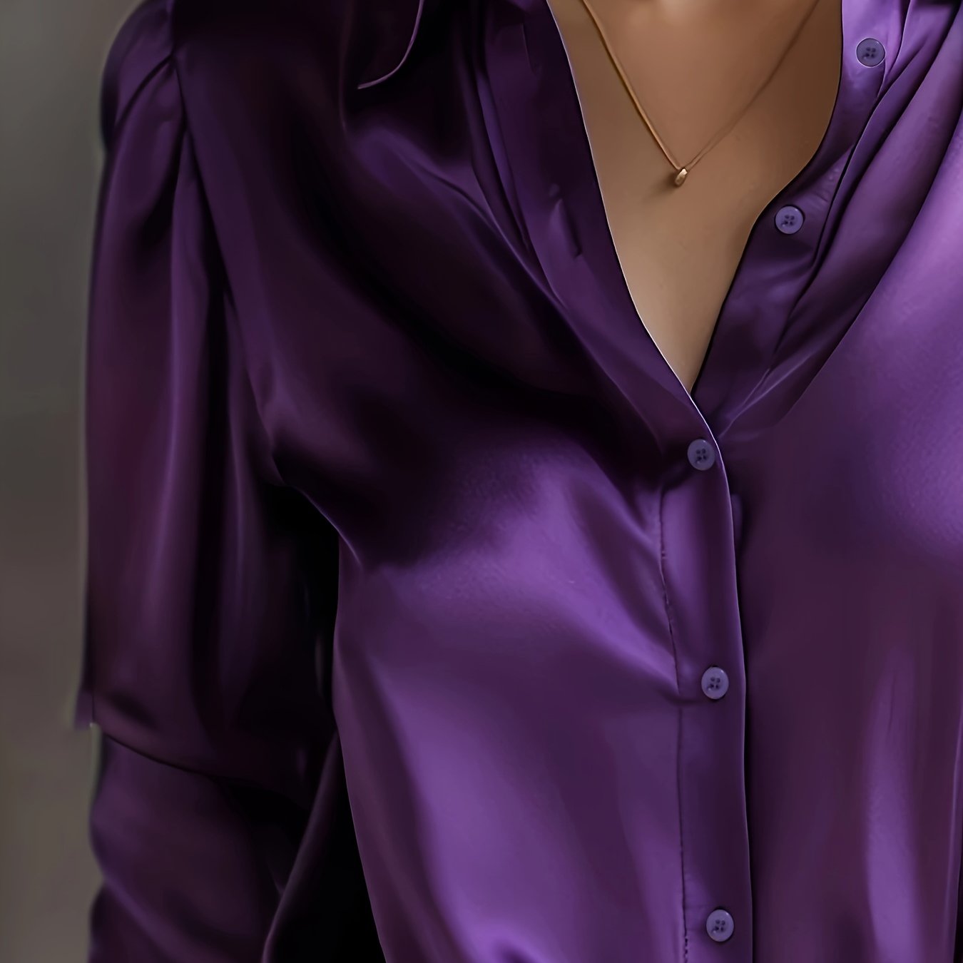 Elegant Women's Blouse with Classic Collar and Long Sleeves
