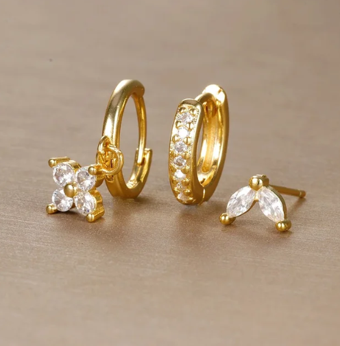 Luxury Women's Earrings Set with Fine Details and Timeless Design