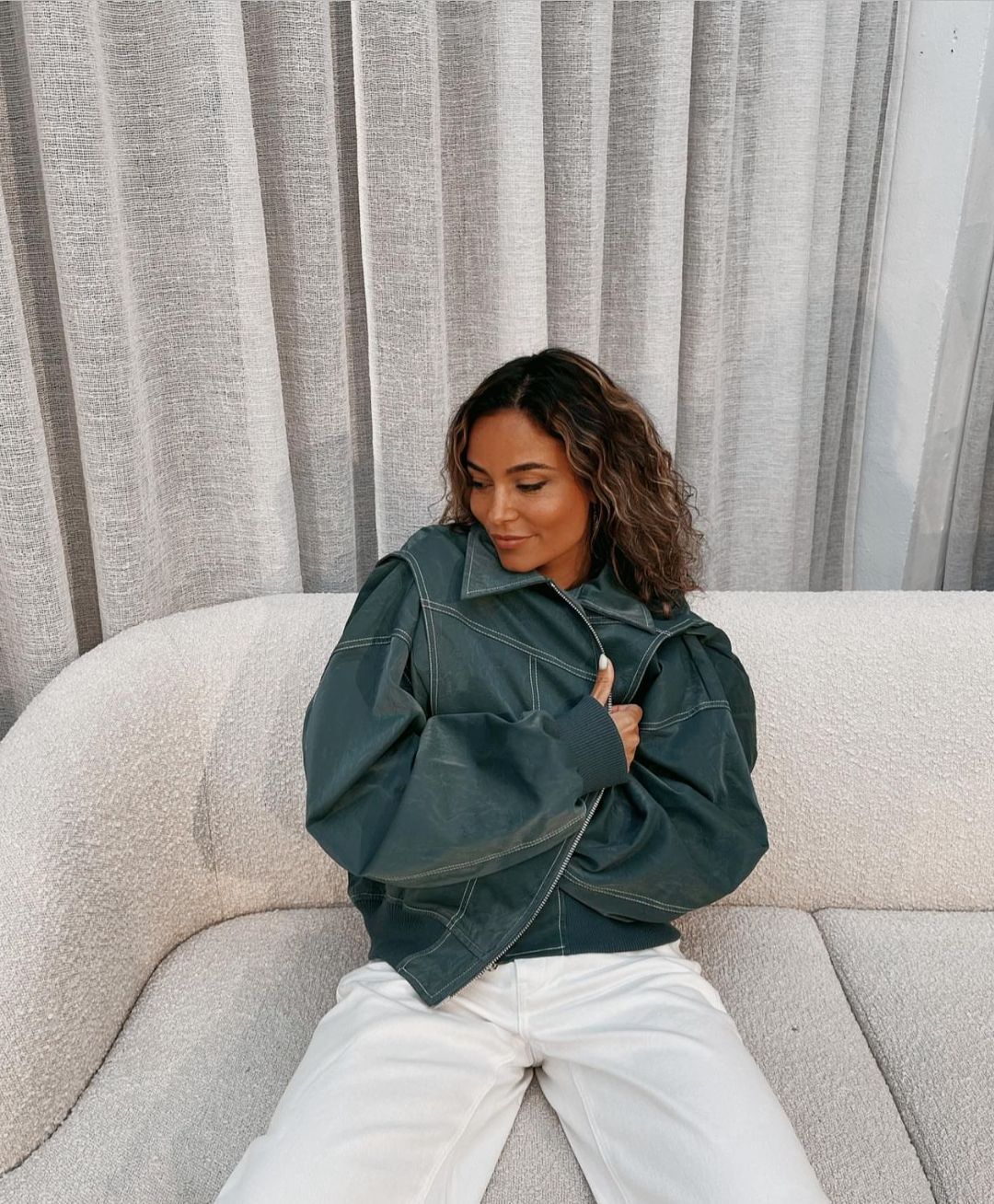 Charlot | Oversized Jacket with Zipper and Elegant Look