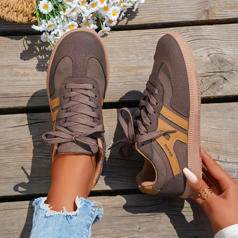 Brechy | Retro Street-Style Sneakers with Contrasting Stripes