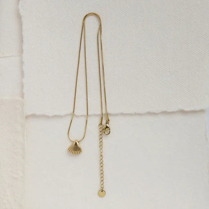 Sasha | Gold Shell Necklace