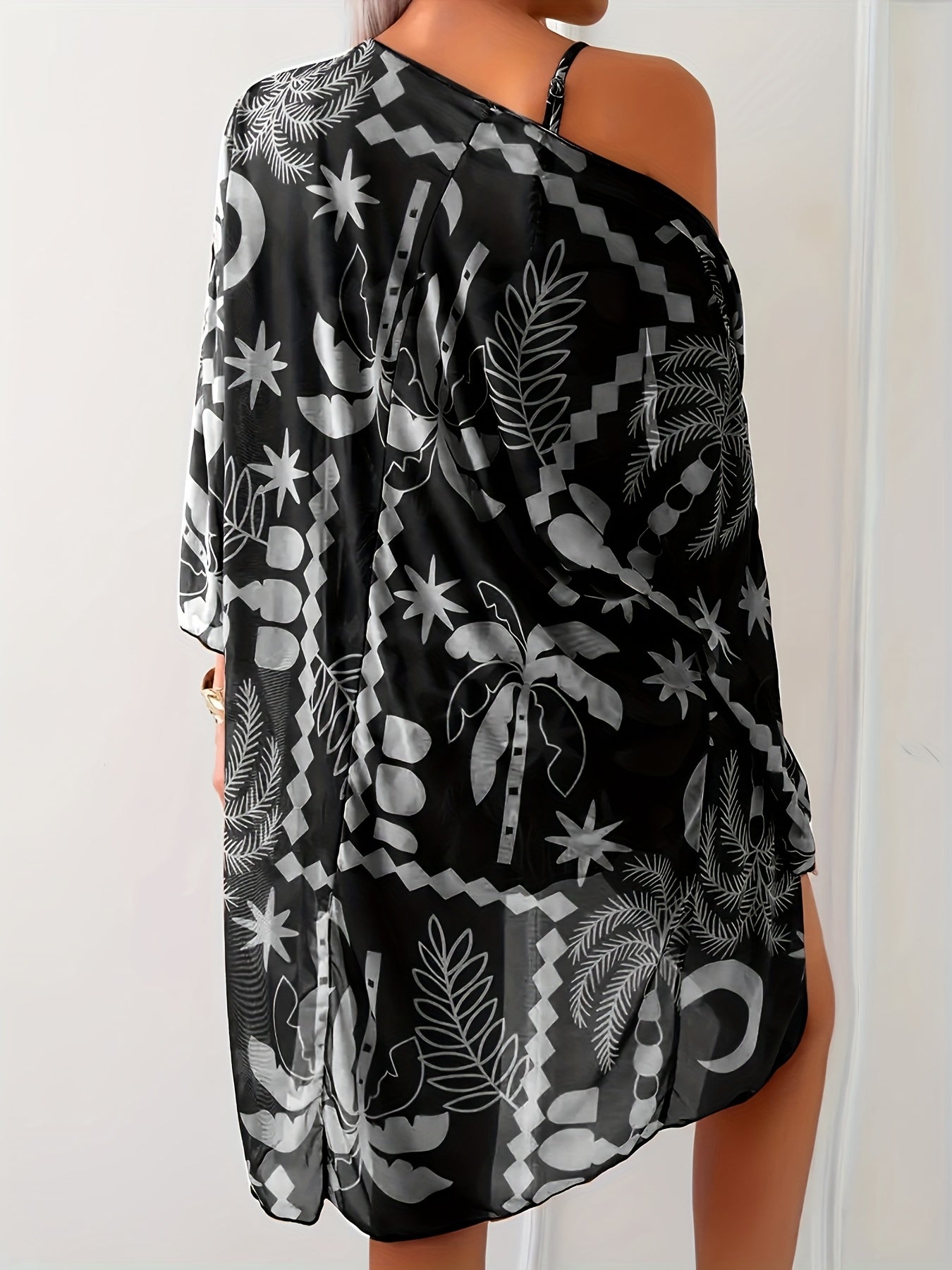 Leora | Three-Piece Lounge Set with Tropical Print