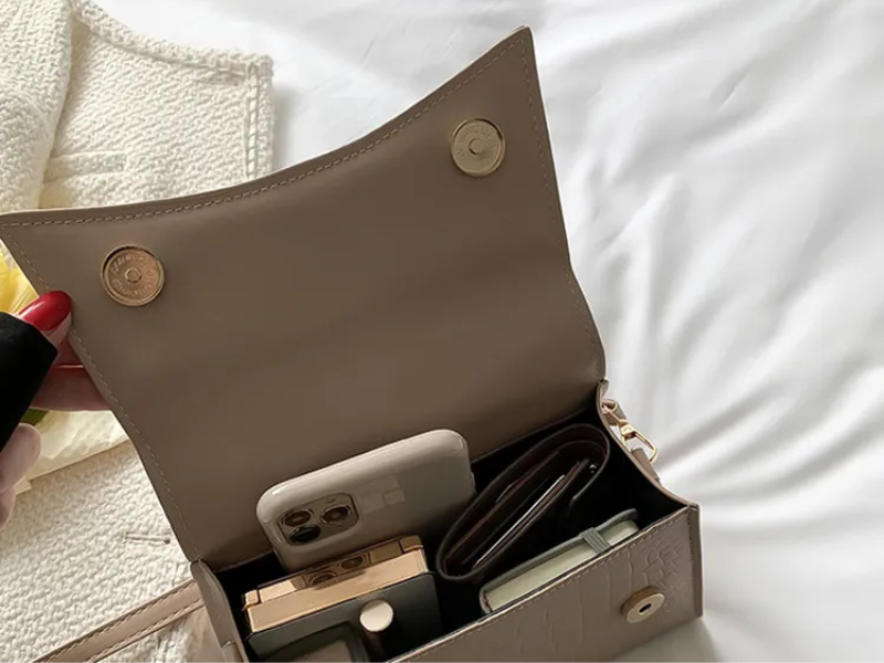 Andrea Luxe Handbag - Elegance in Every Detail