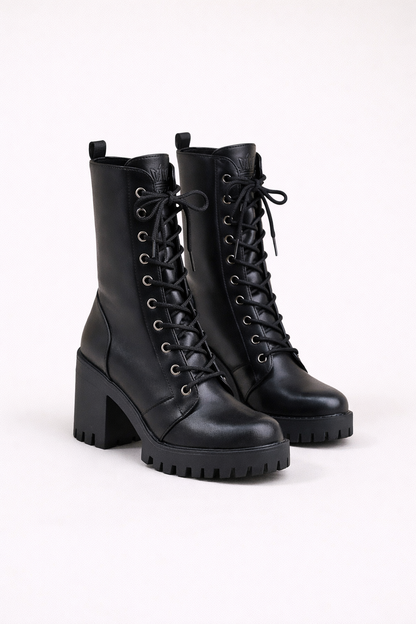 Trendy Women's Black Combat Knee Boots With Laces And Chunky Heel