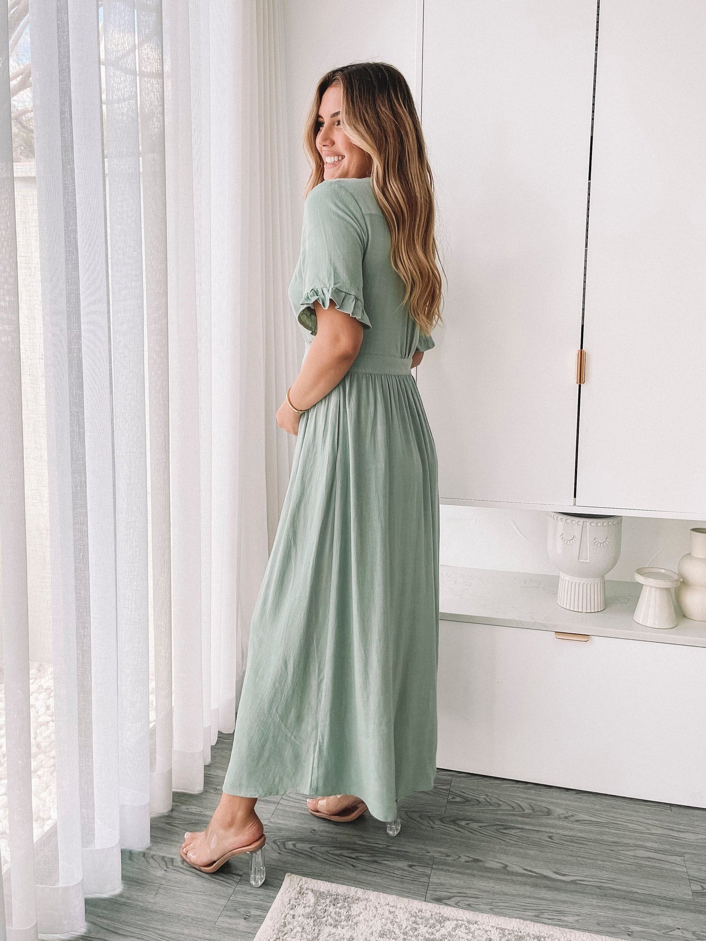 Elegant Summer Women's Midi Dress with V Neck and Button Closure