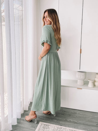Elegant Summer Women's Midi Dress with V Neck and Button Closure