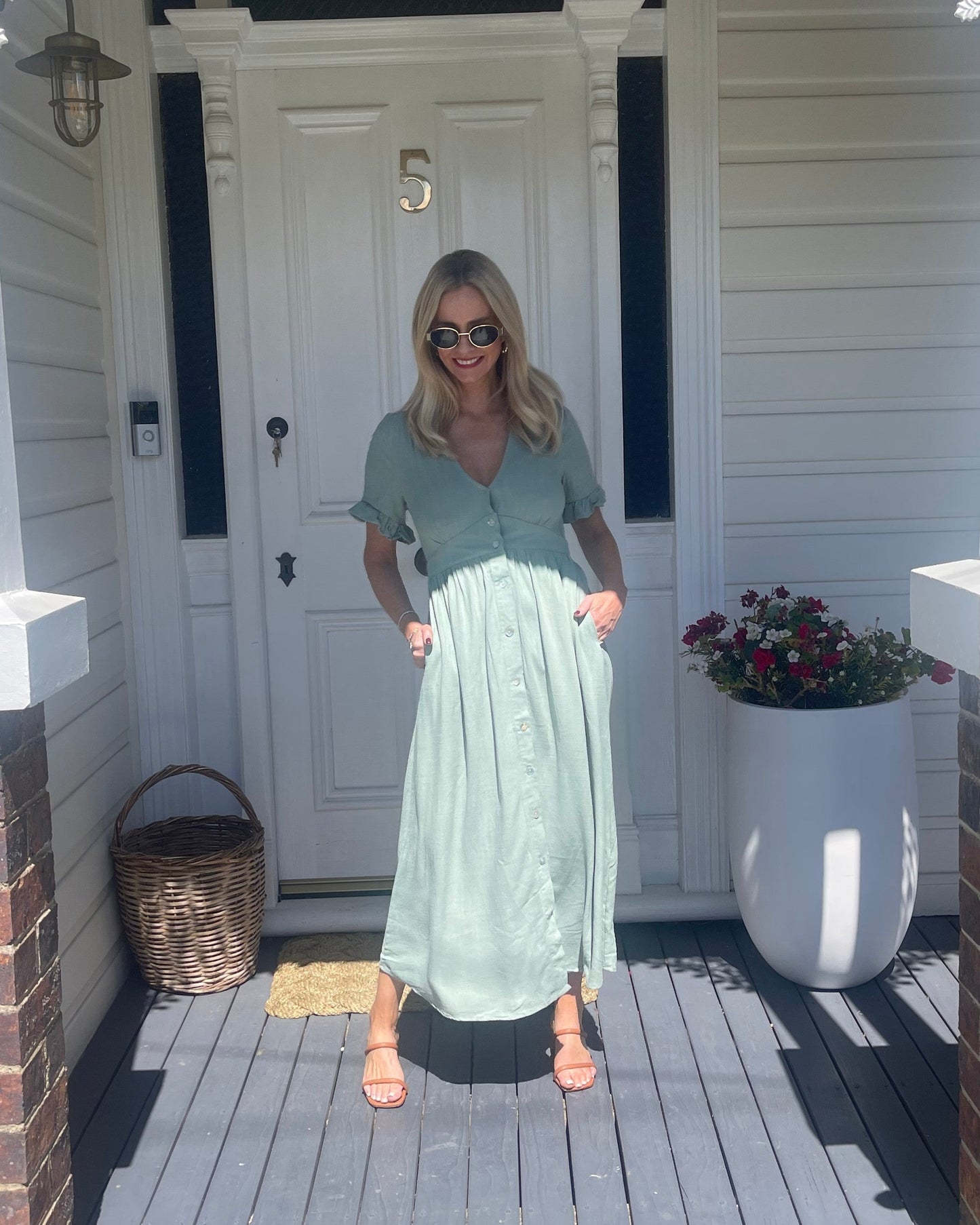 Elegant Summer Women's Midi Dress with V Neck and Button Closure