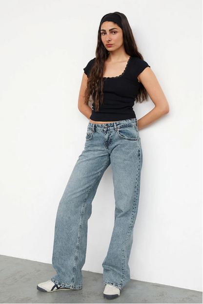 Yaella | Low Rise Straight-Leg Women's Jeans