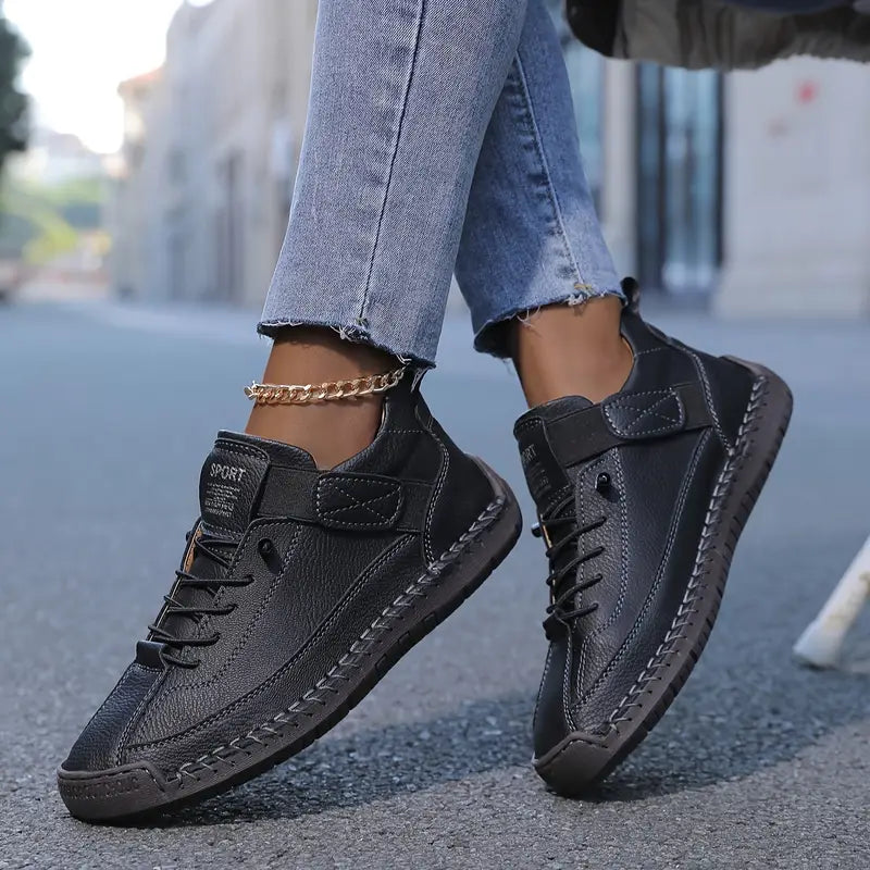 Sporty Women's Shoes with Sturdy Sole and Modern Look