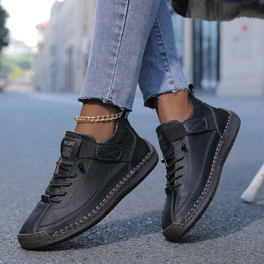 Sporty Women's Shoes with Sturdy Sole and Modern Look
