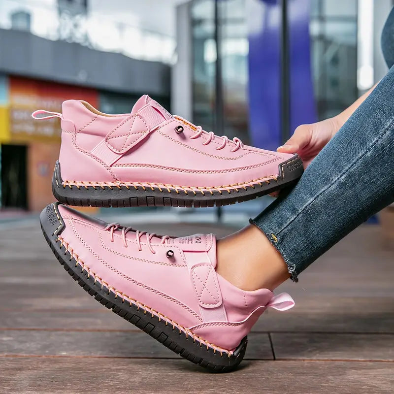 Sporty Women's Shoes with Sturdy Sole and Modern Look