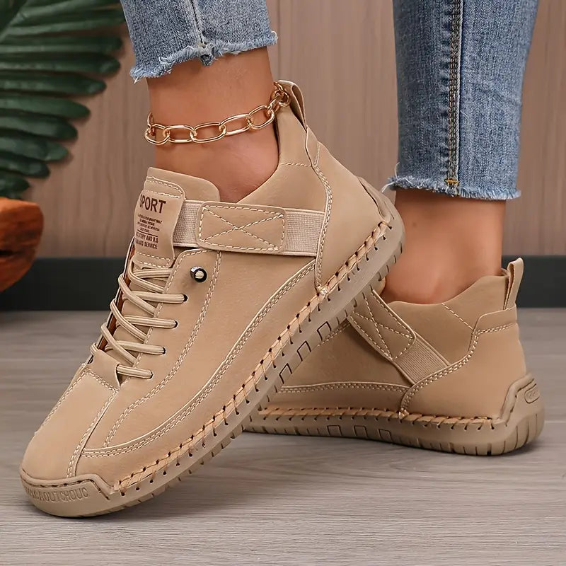Sporty Women's Shoes with Sturdy Sole and Modern Look