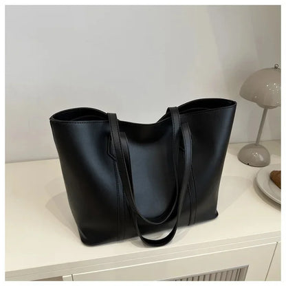Elegant Women's Shoulder Bag with Sturdy Handles and Spacious Design