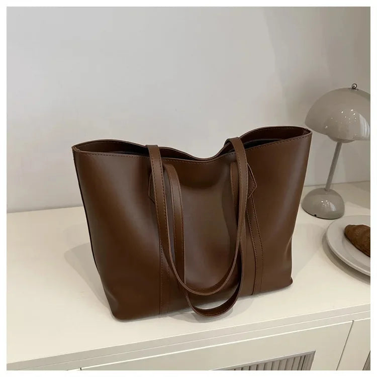 Elegant Women's Shoulder Bag with Sturdy Handles and Spacious Design