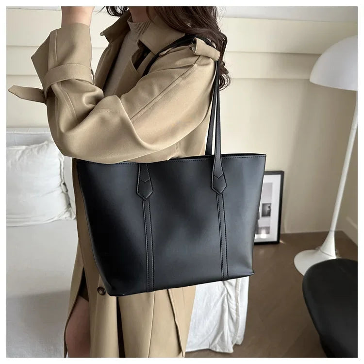 Elegant Women's Shoulder Bag with Sturdy Handles and Spacious Design