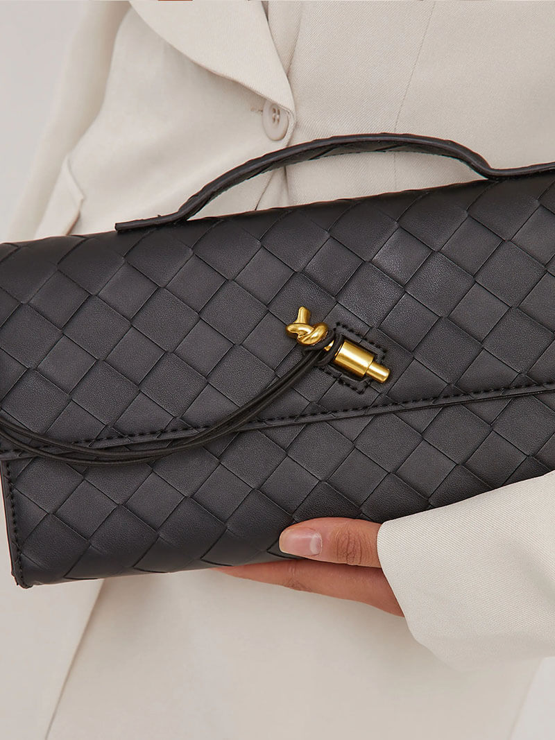 Chic Women's Handbag with Woven Design and Gold Closure