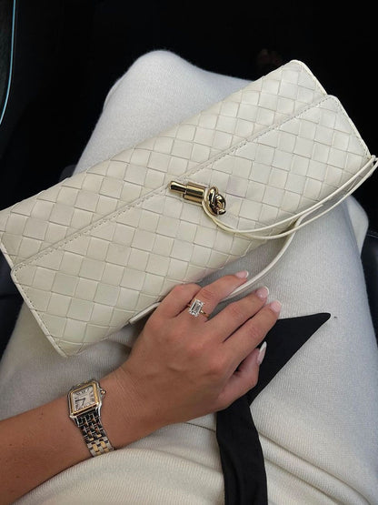 Chic Women's Handbag with Woven Design and Gold Closure