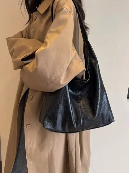 Elegant comfortable women's shoulder bag with zipper