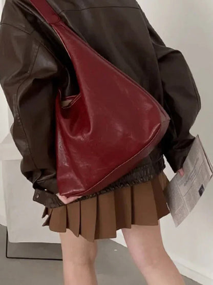 Elegant comfortable women's shoulder bag with zipper