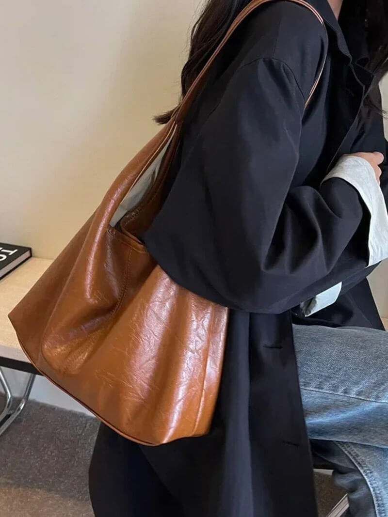 Elegant comfortable women's shoulder bag with zipper