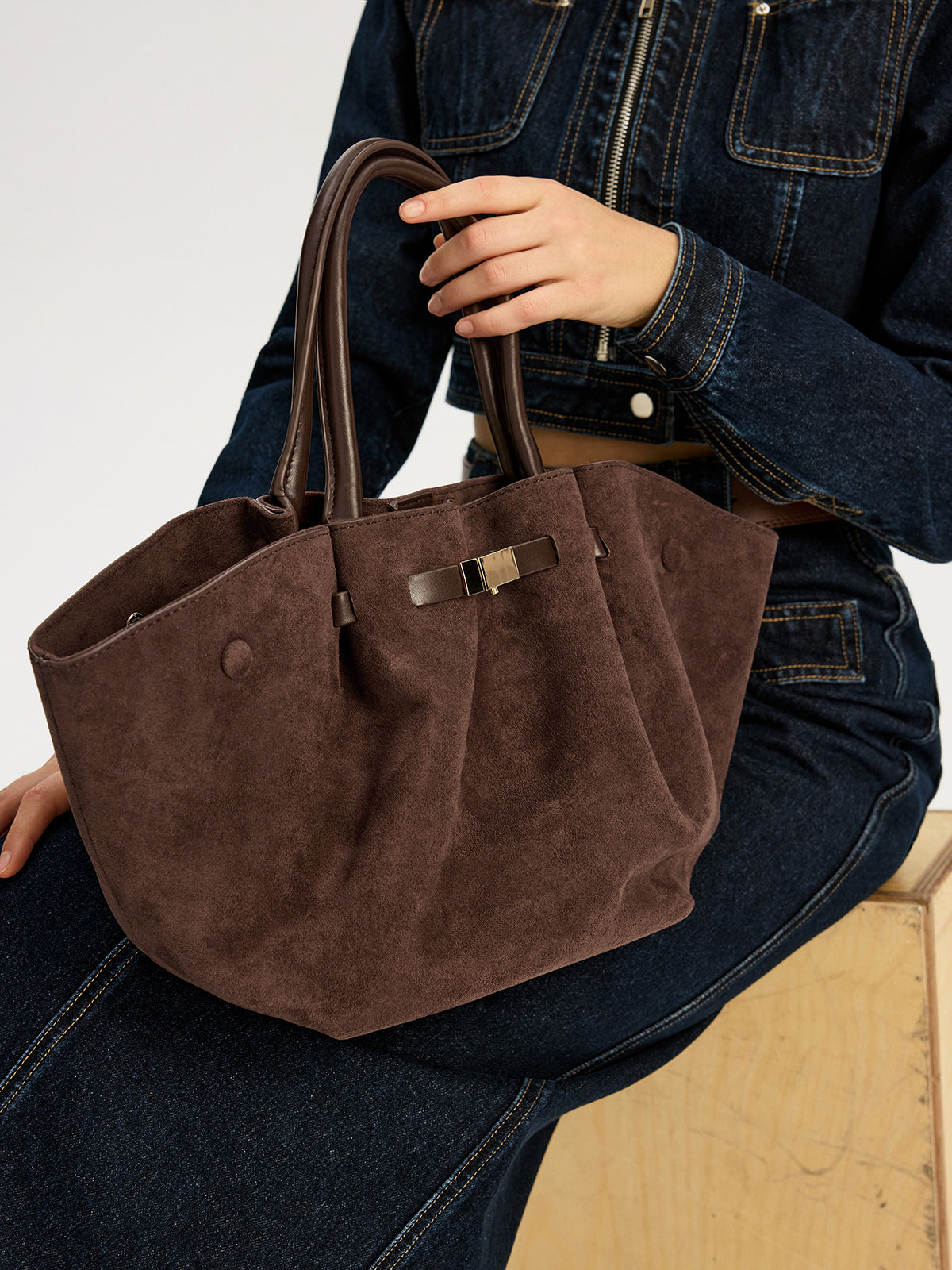 Large Women's Brown Leather Shoulder Bag with Modern Closure