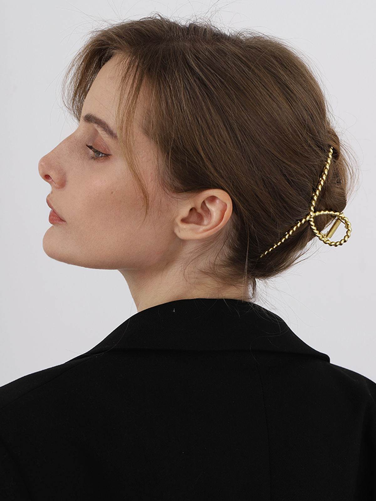 Elegant Gold Women's Hair Clip with Subtle Twisted Look