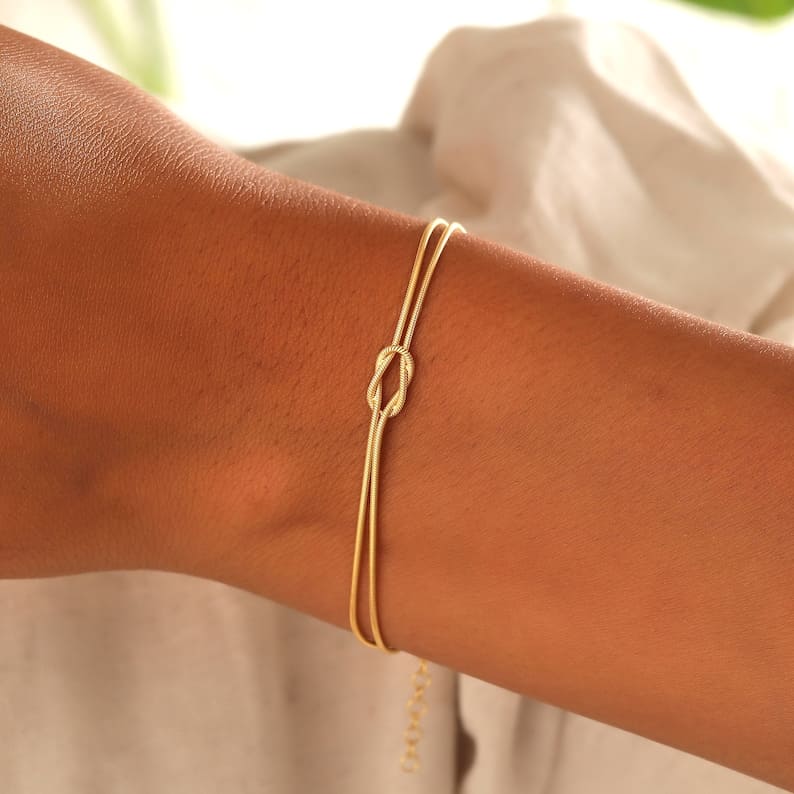 Lydia | Love Knot Bracelet
