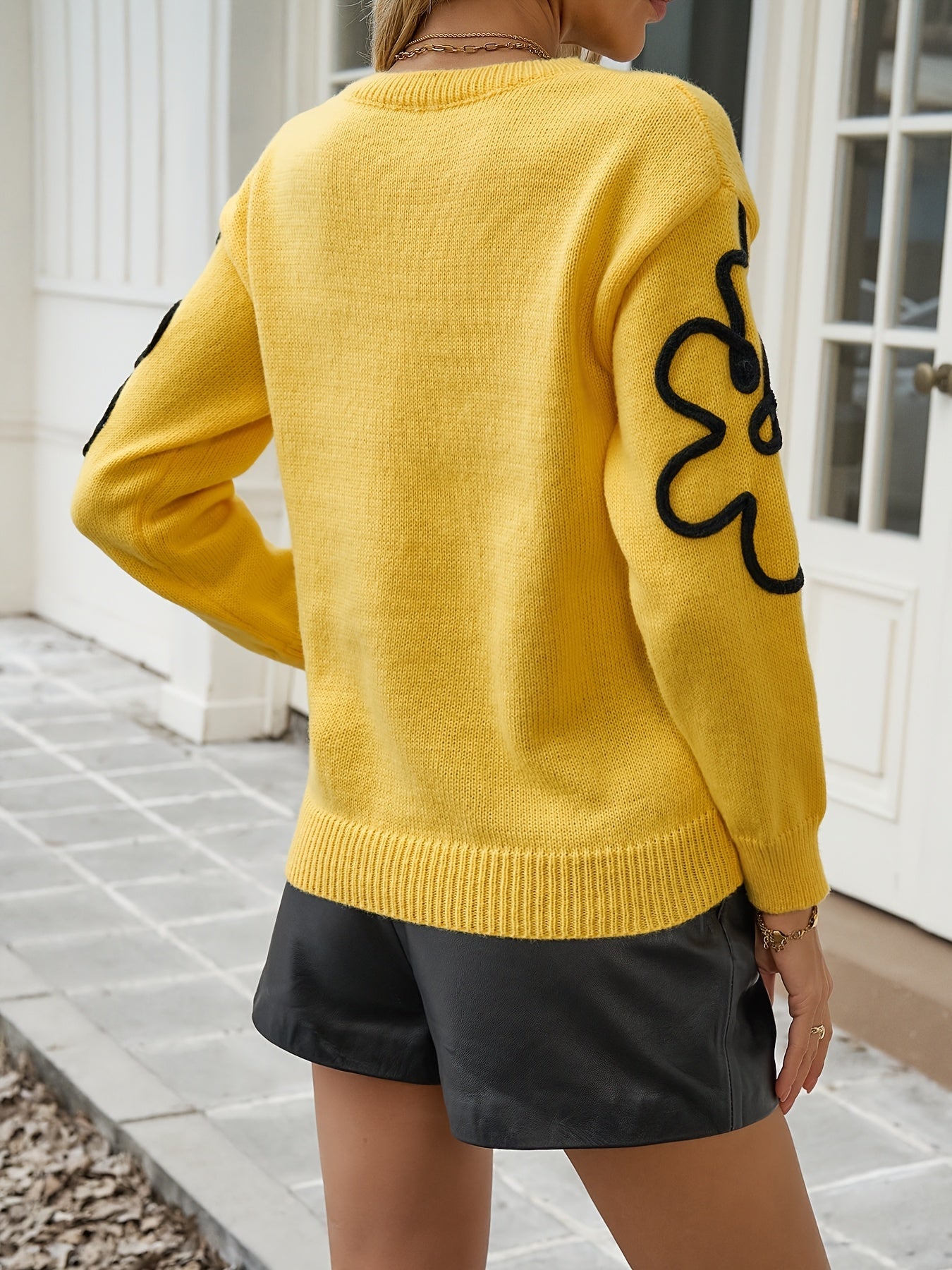 Soft Sweater with Floral Pattern and Long Sleeves for Women